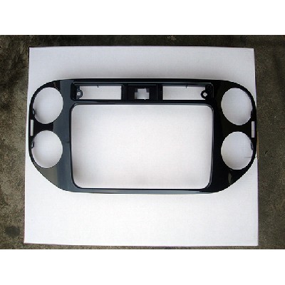YE-VW 021 VOLKSWAGEN TIGUAN, PU BLACK