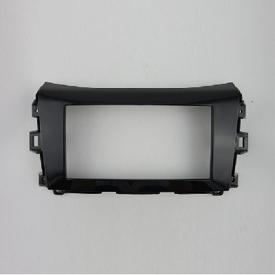 YE-NI 028 Navara Shiny Black